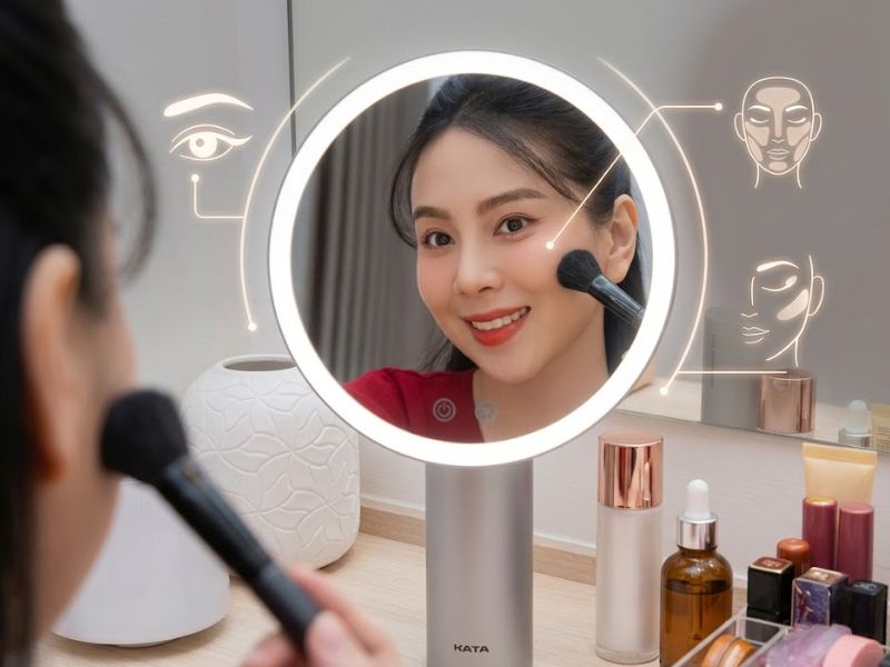 Lối trang điểm nhẹ nhàng tập trung vào việc khéo léo che đi khuyết điểm